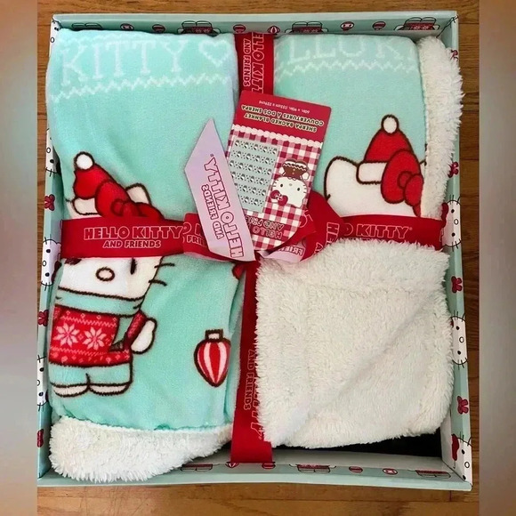 Hello Kitty Other - New Gift Boxed Hello Kitty Christmas 60" x 90" Plush Sherpa Throw Blanket green
